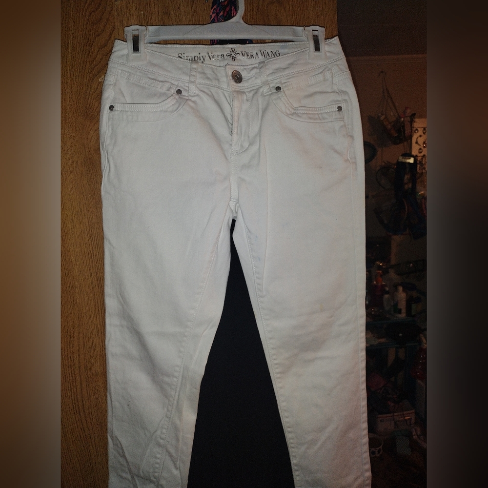 Simply Vera white capris